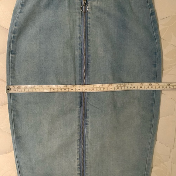 SOLD DENIM PENCIL SKIRT with adjustable zipped slit - Picture 5 of 5